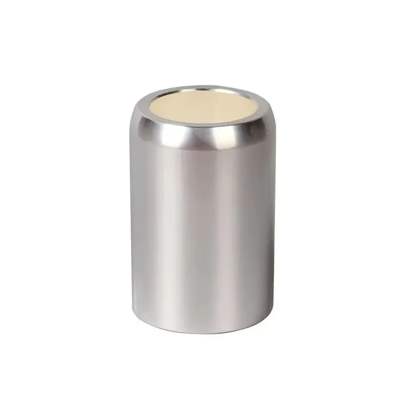 Tyhjiökatkaisijan hopeanvärinen sähkökosketin